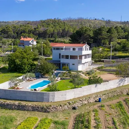 House Anavi * Tugare