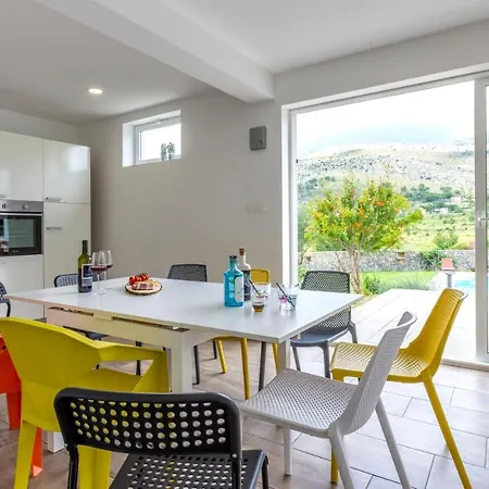 House Anavi * Tugare