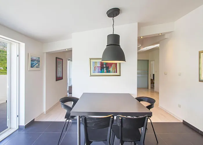 House Anavi