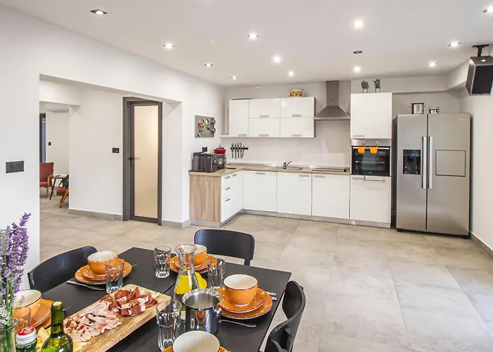 House Anavi
