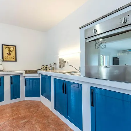 House Anavi
