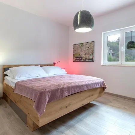 בית נופש House Anavi Tugare