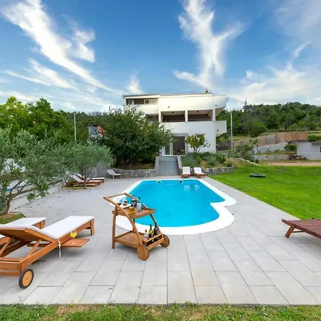 House Anavi Holiday home Tugare