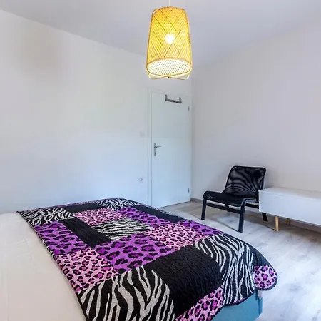 בית נופש House Anavi Tugare