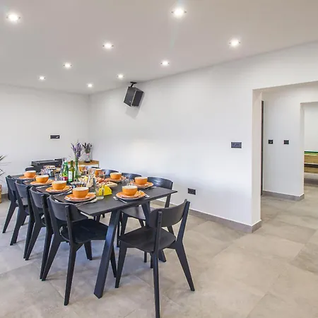 House Anavi