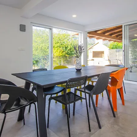 בית נופש House Anavi Tugare