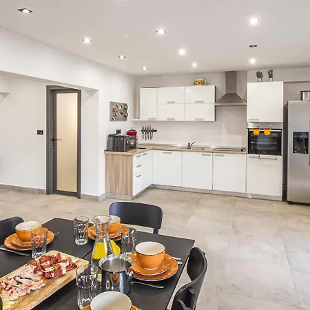 House Anavi