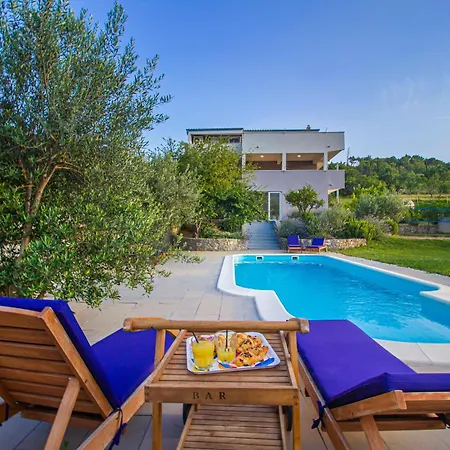 House Anavi Tugare